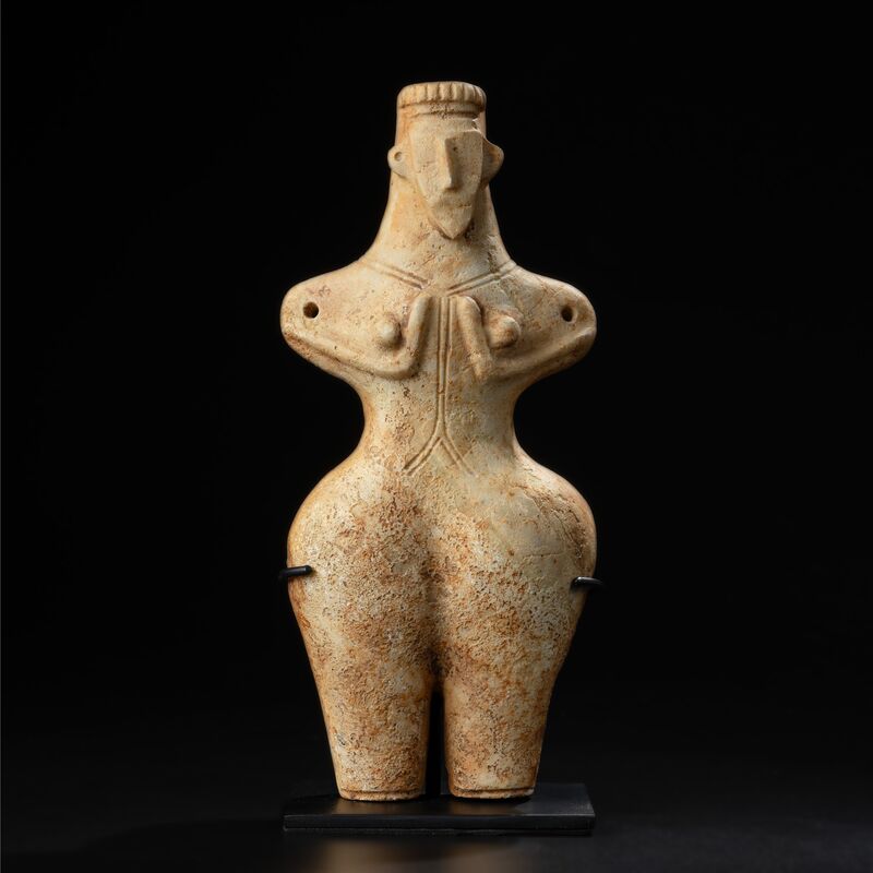 Broad-Hipped Standing Figure