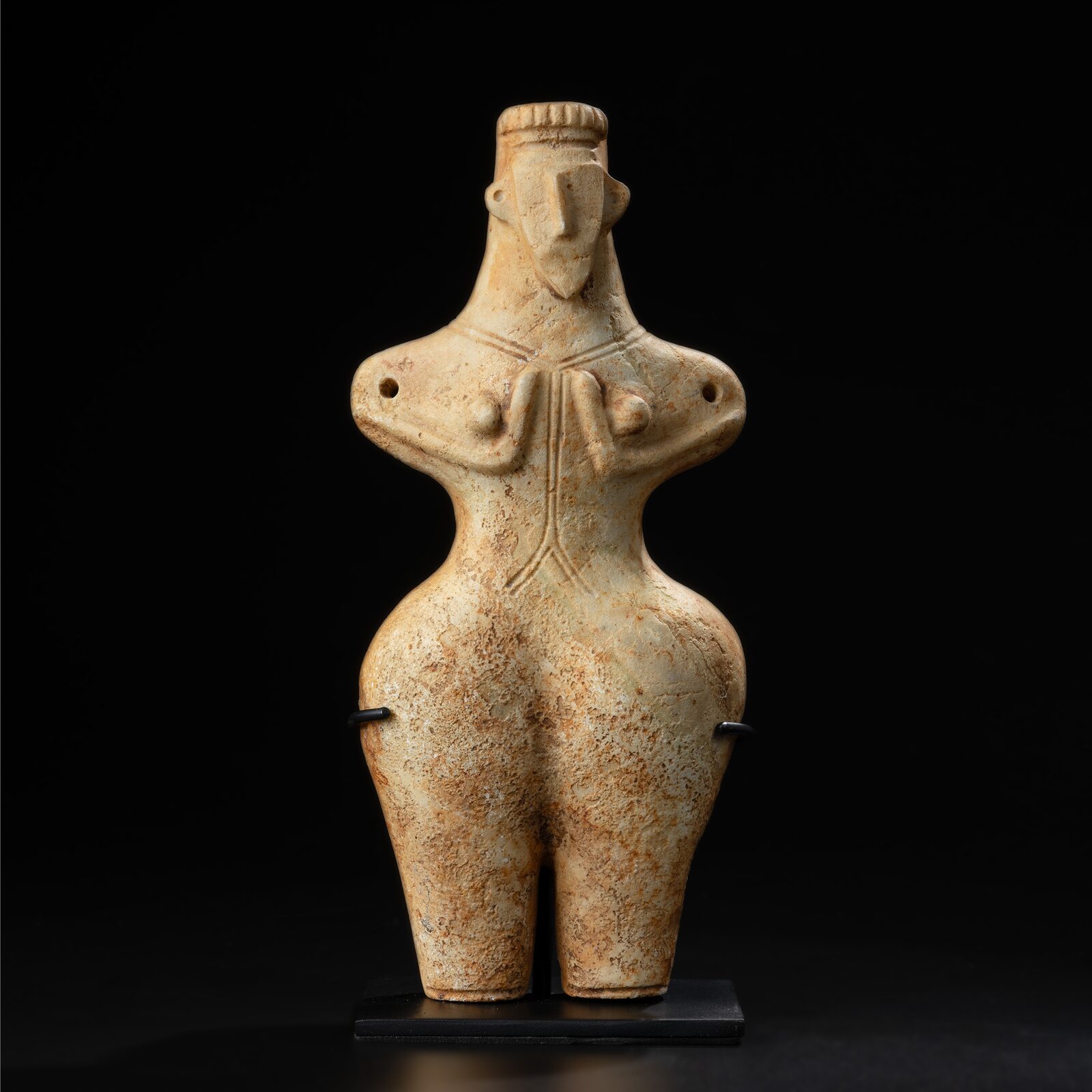 Broad-Hipped Standing Figure