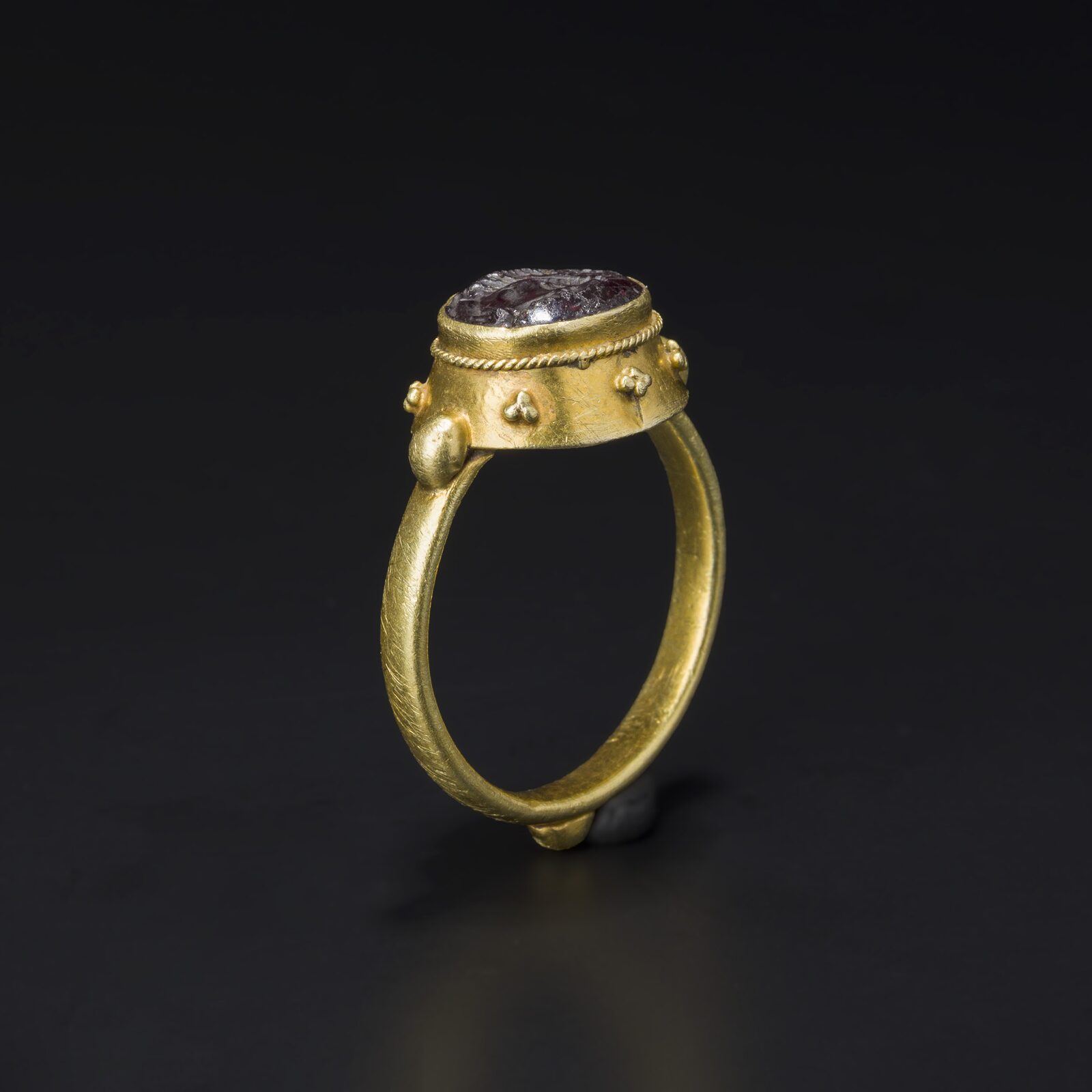 Gold Ring with an Engraved Purple Intaglio